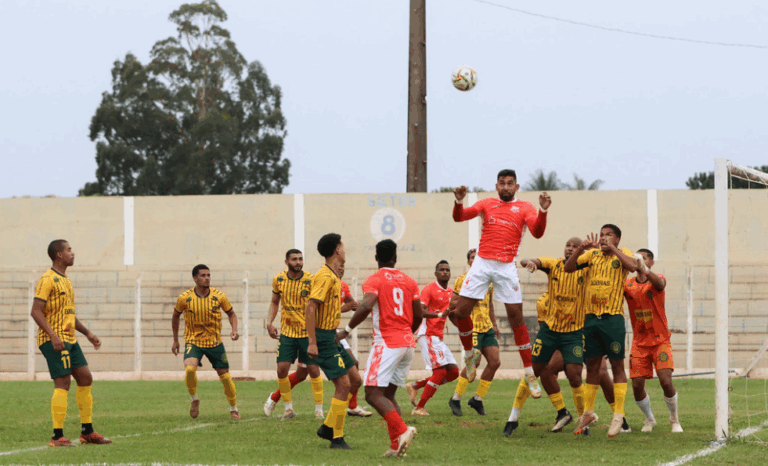 Comercial toma sufoco, mas vence SGO e chega na luta do Z2