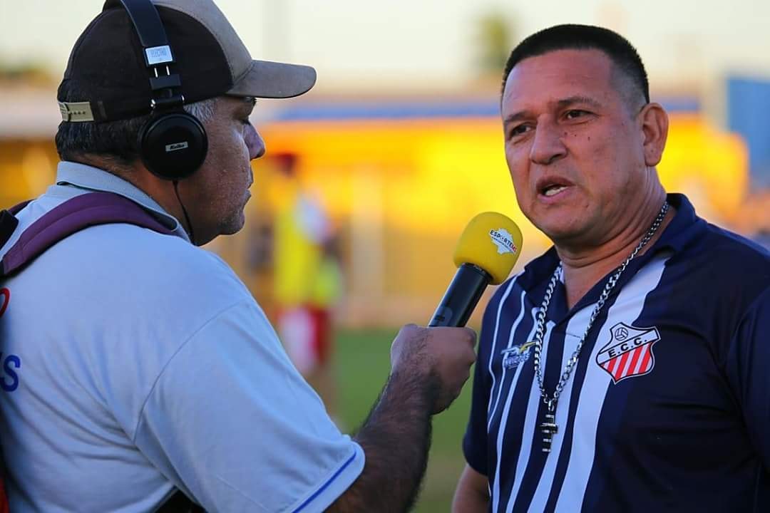 São Gabriel nega sondagem e reafirma permanência de técnico Elvis Delgado