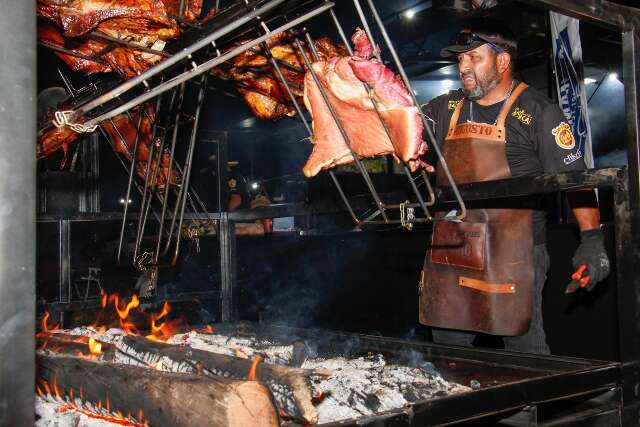 jacaré, avestruz e pirulito de porchetta por até R$ 45