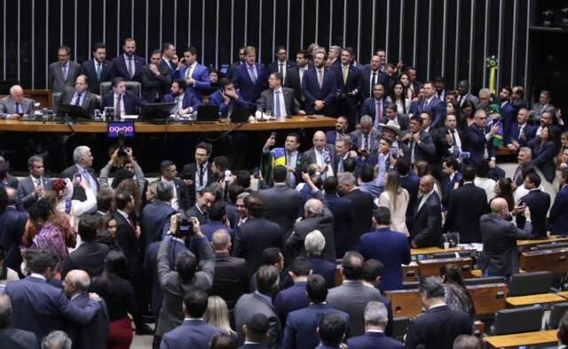 políticos consideram proposta inoportuna e retrocesso